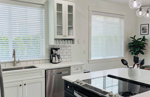 Quincy House | Crescent Bar 3 BR/3 BA Home! Private Yard! Gorge, Wineries, River Access, Pool.