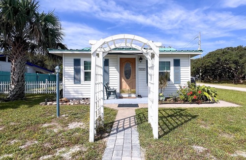 Crescent Beach Cottage | Crescent Beach Cottage