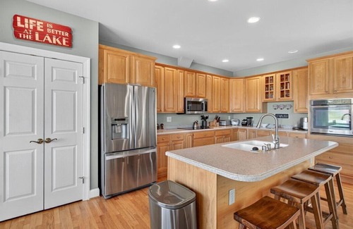 Twin Oaks House | Crescent Cove: Luxury Lake Anna Retreat for 18 with Sandy Beach & Hot Tub