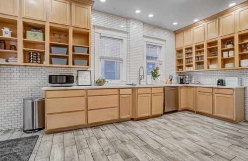Central Colorado Springs House | Crescent Estate! Mtn Views, Walk DT, Golf, Hot Tub