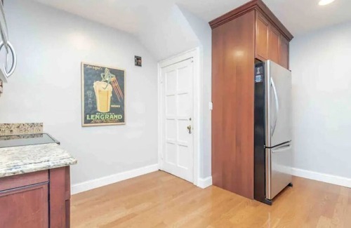 Crescent Hill House | Crescent Hill - great LOCATION! Smoke FREE!nn