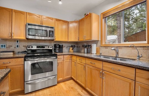 East Kootenay Apartment | Crescent Moon Lodge | A-Frame | Hot Tub | Fire Pit