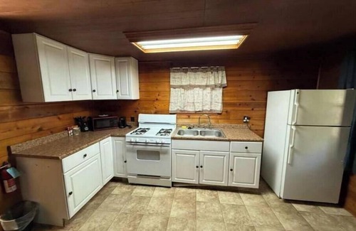 Crestline Apartment | Crest Lodge Historic Mountain Inn - Twin Peaks B