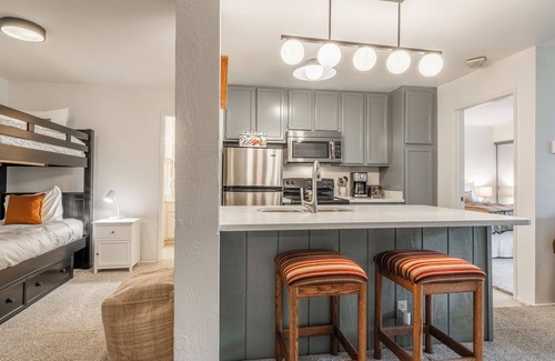 Woodwinds Condo | Crestview #3 bldg C 1 Bedroom plus Den/ 2 Bathroom, close to town shuttle and walk to village