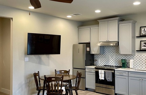 Crestview Apartment | Crestview Walkup - North Central Austin, Crestview