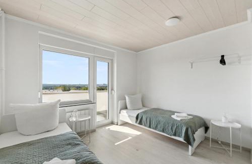 Wolfsburg Apartment | CREW BEDS - APARTMENT in Wolfsburg for 7 People - 75m2, 3x Bedroom, 7x Single Bed, Free Kaffee, WiFi & Parking - 24h CHECK IN