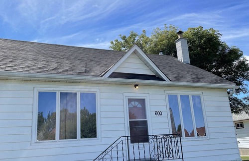 Thunder Bay House | Crew House Sleeps 8 With On Site Parking
