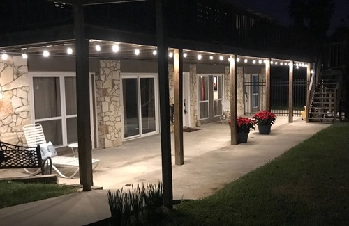 French Quarter House | Crew’s Quarters, Freshly remodeled 2 bedroom efficiency.