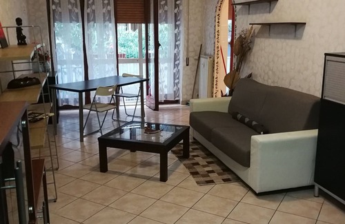 Quartiere XXXIII Lido di Ostia Ponente Apartment | Cri apartment in Ostia, near the pine forest and a stone's throw from the sea.