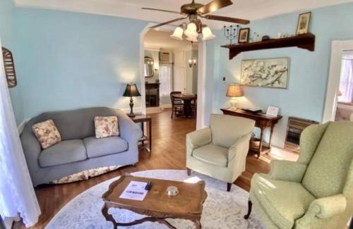 Eureka Springs Historic District House | Cricket Cottage