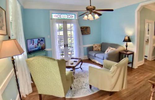 Eureka Springs Historic District House | Cricket Cottage