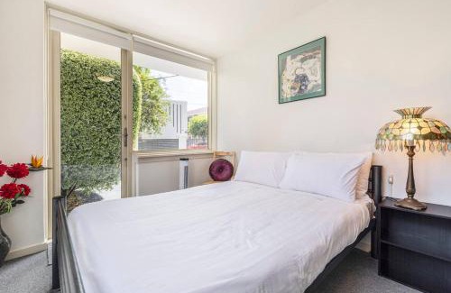 Hawthorn Apartment | Crimson Clover - Cosy Retreat near Swinburne Uni