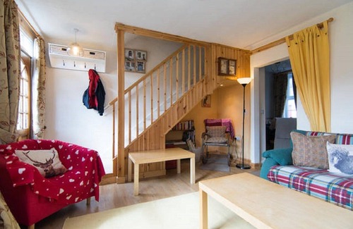 Cairnbaan Cottage | Crinan Canal Cottages, Cairnbaan, Lochgilphead, Argyll