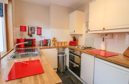 Cairnbaan Cottage | Crinan Canal Cottage No8