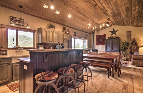 Cripple Creek Cottage | Cripple Creek Mountain Getaway w/Hot Tub & Views!