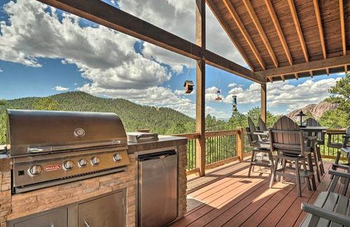 Cripple Creek Cottage | Cripple Creek Mountain Getaway w/Hot Tub & Views!