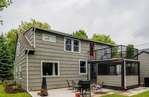 Appleton House | Crisp AND Clean 4 bedroom 2 bath sleeps 9