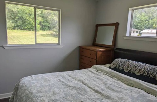 Laceys Spring House | Crisp and clean country home near the city!