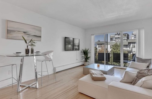 Fairview Apartment | Crisp & Clean 1-BR Condo in Phenomenal Location