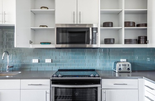 Jackson Park Apartment | Crisp Mountain View 1BR w/Pool, Spa, Roofdeck, by Blueground