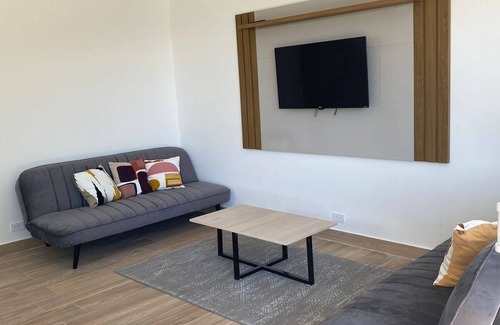 Sierra Apartment | Cristal #2, Modern Monteverde home in harmony with nature!