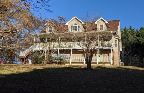 Leicester Apartment | Critter Hill 2 BR Luxe Apt. Pet/Motorcycle Friendly