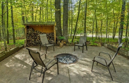 Crivitz House | Crivitz Luxury Retreat - Firepit, EV Charger