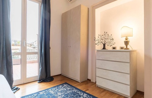 Rione IV Campo Marzio Apartment | Croce Palace unit 8 - private double terrace/a few steps from Spanish Steps