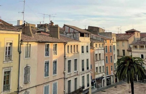 Quartier Administrations Apartment | Crocoloft