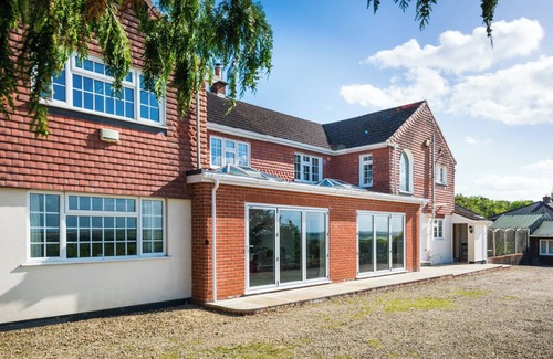 Winterbourne Earls House | Croft House Sleeps 14 Country Views & HOT TUB