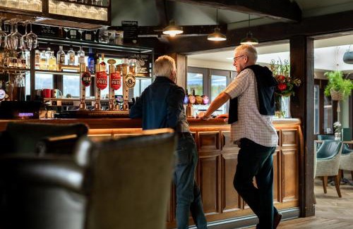 Romsey Hotel | Cromwell Arms Country Pub with Rooms