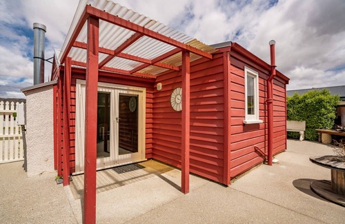 Lowburn House | Cromwell Cutie - Cromwell Holiday Home