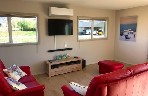 Lowburn House | Cromwell Safari Bach