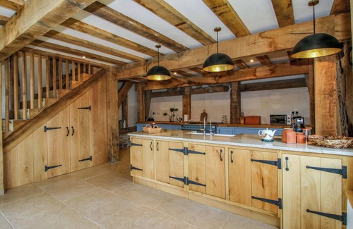 Tenbury Wells Cottage | CROOK BARN, pet friendly, character holiday cottage in Tenbury Wells
