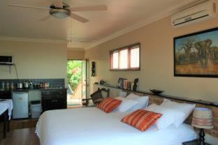 Umhlanga Bed & Breakfast | Crooked Tree Cottage