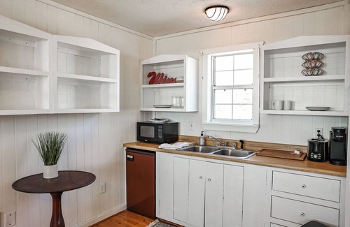 Fredericksburg Cottage | Cross Mountain Cottage 10 | Near 290 & Wine Country Porch
