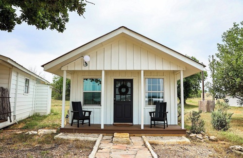 Fredericksburg Cottage | Cross Mountain Cottage 10 | Near 290 & Wine Country Porch