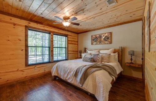 Pickens Villa | Cross Timbers Cabin on The Grove's 25-Acres