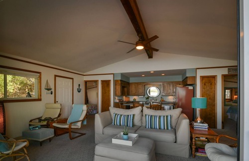 Graford Cabin | Cross Timbers: Stunning Views! Enchanting Peninsula Lakefront Home with Dock, Kayaks, Hiking!