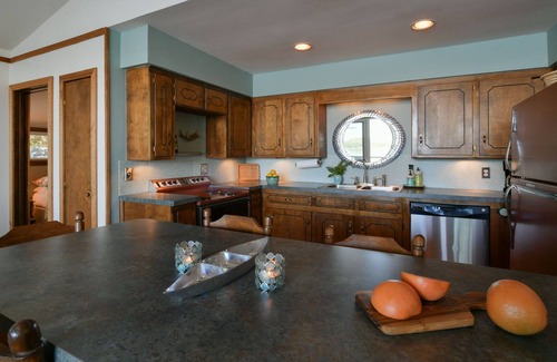 Graford Cabin | Cross Timbers: Stunning Views! Enchanting Peninsula Lakefront Home with Dock, Kayaks, Hiking!