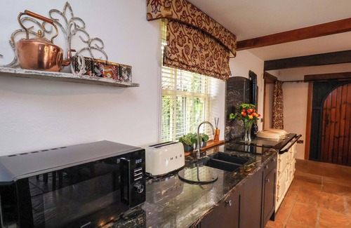 Briggswath Cottage | CROSSBUTTS FARMHOUSE, pet friendly, with hot tub in Whitby