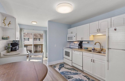Emerald Waters Village Condo | Crosscreek 2BR-2BA condo-5 minute walk to the Gulf
