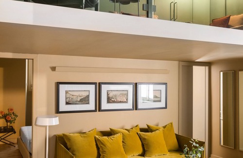 Rione III Colonna Apartment | Crossing Course fully equipped apt just 500 mt from the SPANISH STEPS