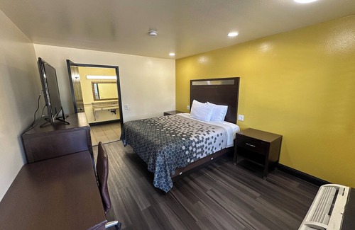Central Sacramento Hotel | Crossroads Inn