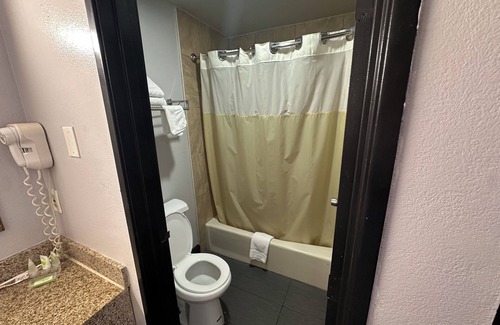 Central Sacramento Hotel | Crossroads Inn