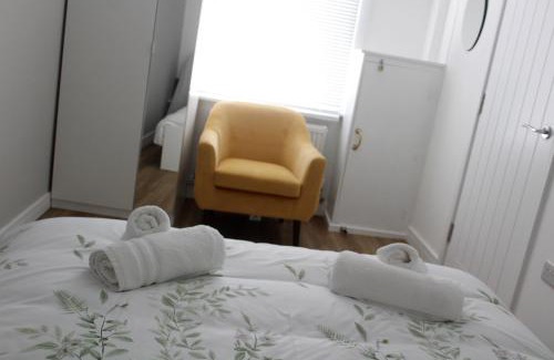 Eastington Apartment | Crossways - a modern two bedroom village apartment close to cheltenham