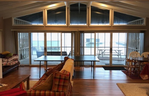 Guntersville House | Crosswinds at Lake Guntersville (Lakefront w/dock)