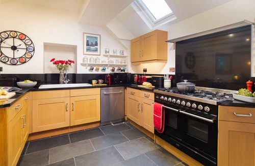 Keswick Cottage | CROW COTTAGE, romantic, with open fire in Keswick