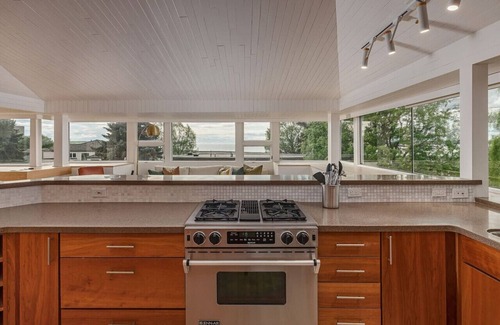 South Addition Condo | Crow's Nest Condo 3BR Downtown
