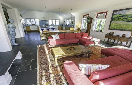 Georgeham Cottage | Crowborough Slps 14, Valley Views & Log Burner